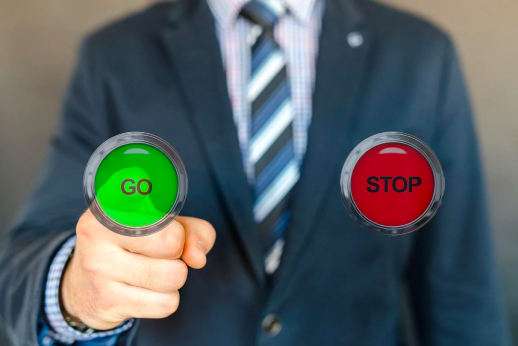 GOボタンを押すエージェント