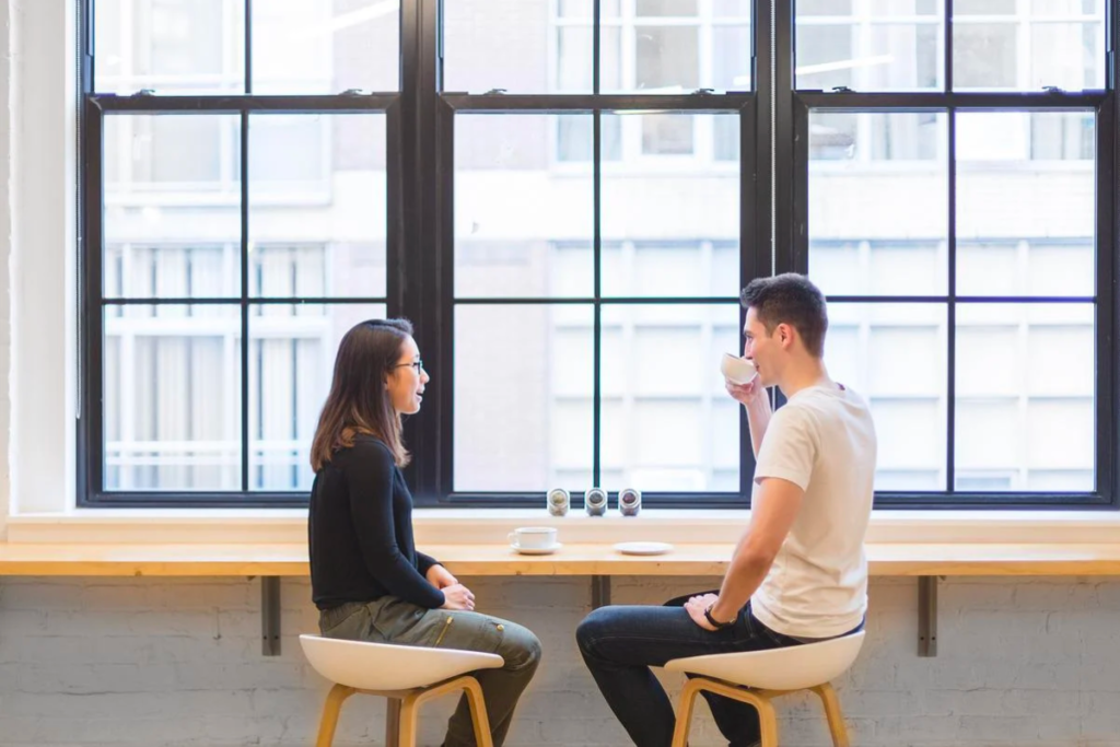 無料の就活エージェントと話す